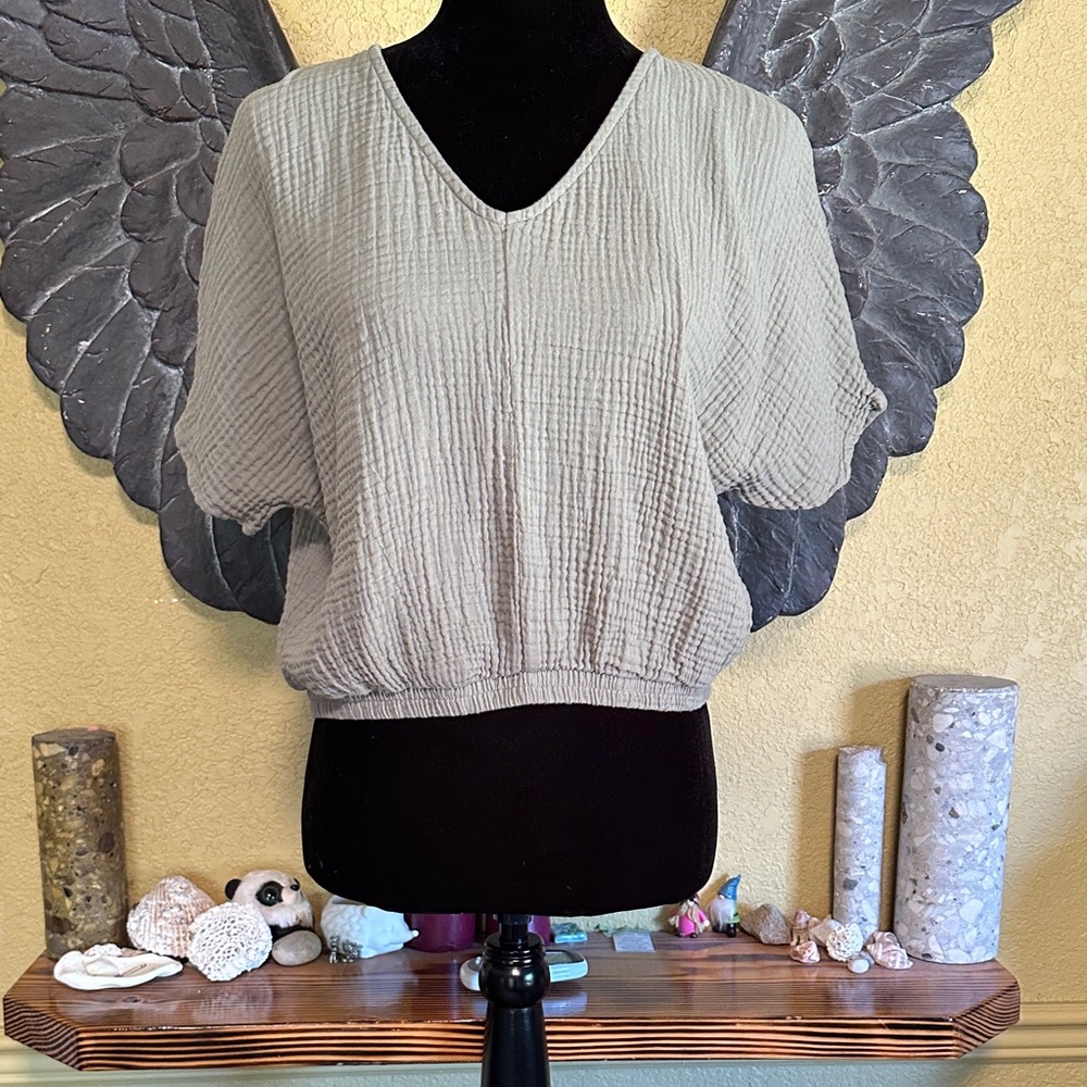 George V-Neck Crop Top